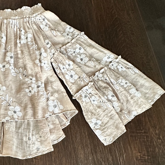 UMGEE USA Tan Flowy Off-the-Shoulder Top (Small) - Flowy Boho Chic - Picture 6 of 11